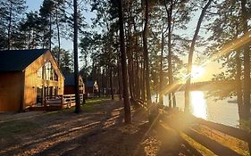 Czarnowodzianka domki w pierwszej linii brzegowej z widokiem na jezioro